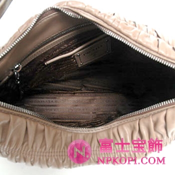 プラダ（PRADA）NAPPA GAUFRE`　レディースショルダーバッグ　ライトブラウン　BR4729-QRD-314 